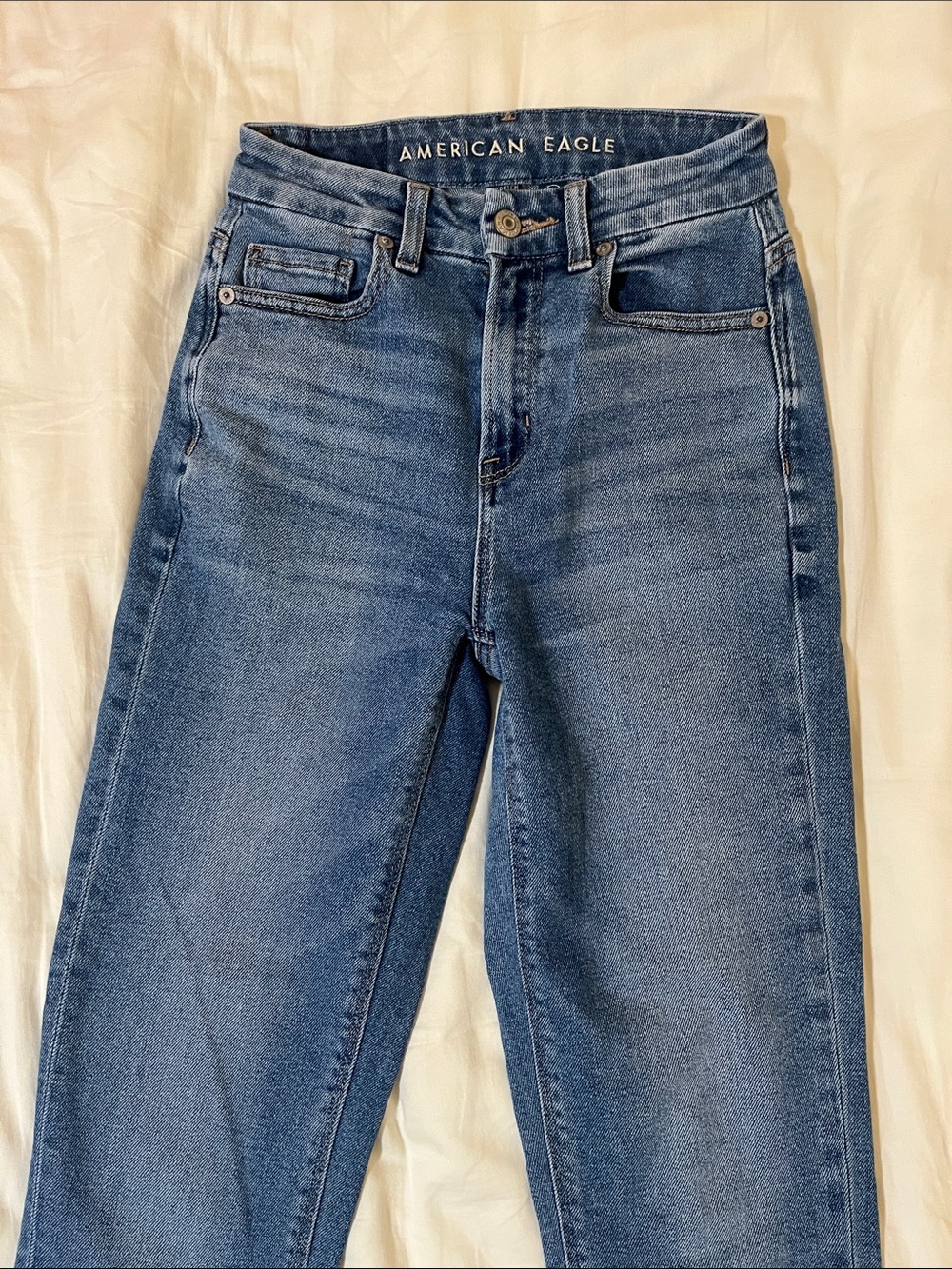 American Eagle Outfitters High-Rise Medium Wash Straight Jeans - Blue